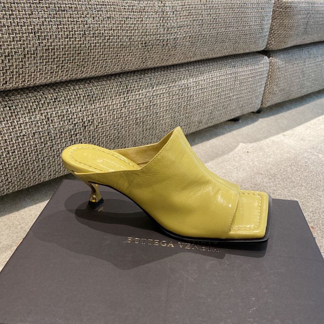 Bottega Veneta Square Toe Mules Calfskin Leather Fall/Winter 2019 Collection, Yellow