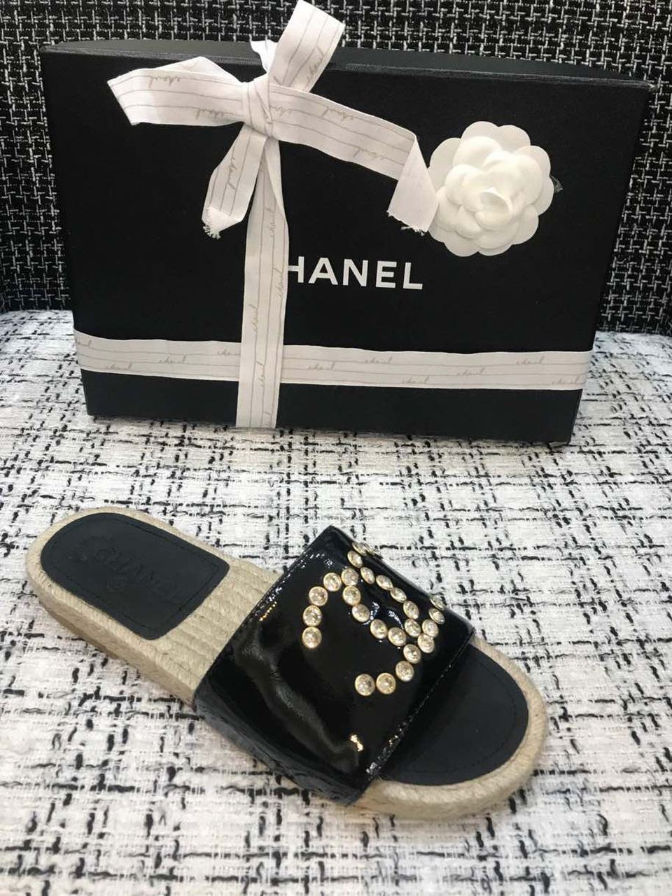 Chanel Jeweled CC Logo Espadrille Slippers Patent Leather Spring/Summer Collection Black