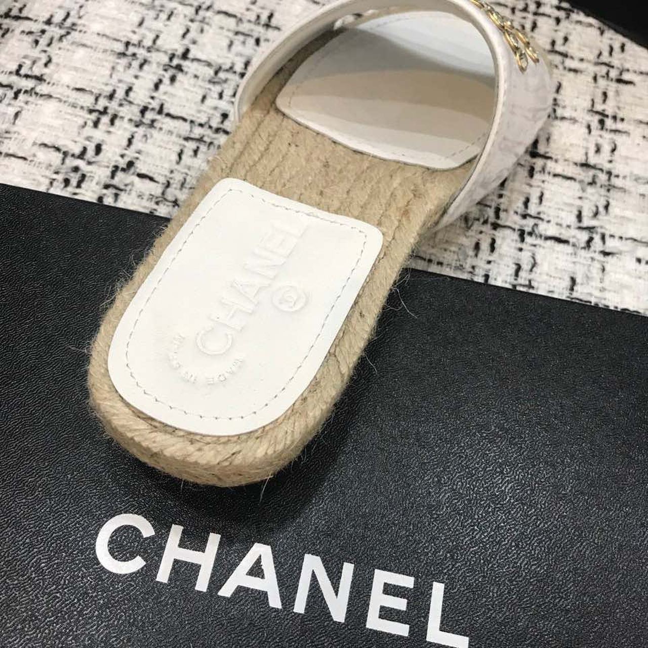 Chanel Jeweled CC Logo Espadrille Slippers Patent Leather Spring/Summer Collection White