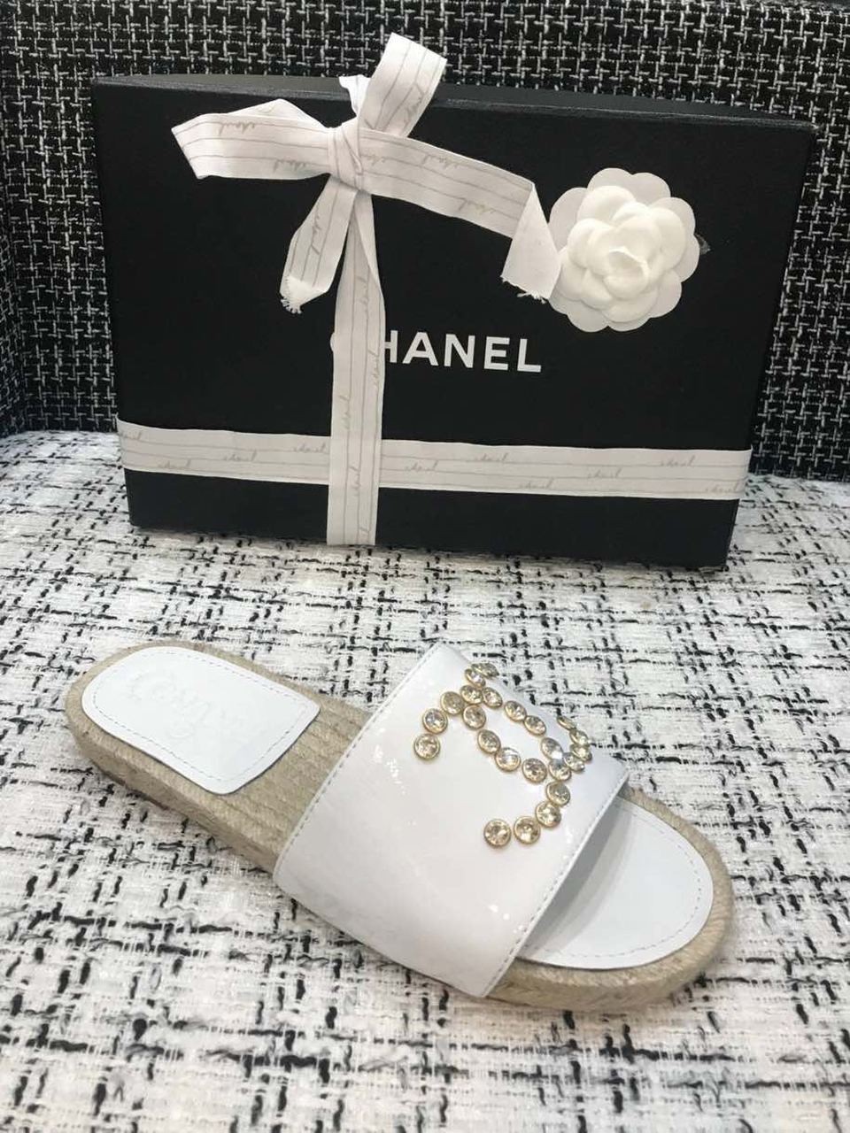 Chanel Jeweled CC Logo Espadrille Slippers Patent Leather Spring/Summer Collection White