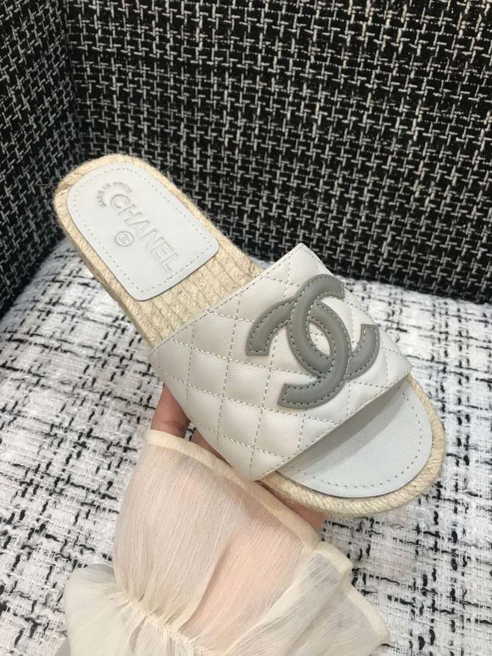 Chanel Quilted CC Logo Espadrille Slippers Calfskin Leather Spring/Summer Collection White/Grey