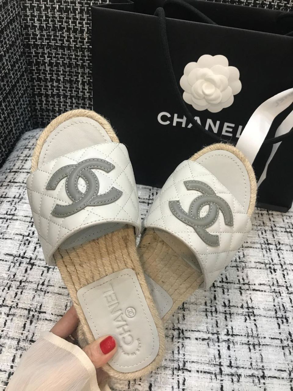 Chanel Quilted CC Logo Espadrille Slippers Calfskin Leather Spring/Summer Collection White/Grey