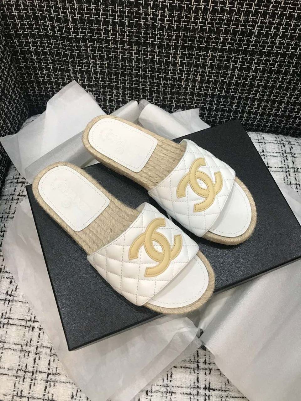 Chanel Quilted CC Logo Espadrille Slippers Calfskin Leather Spring/Summer Collection White/Beige