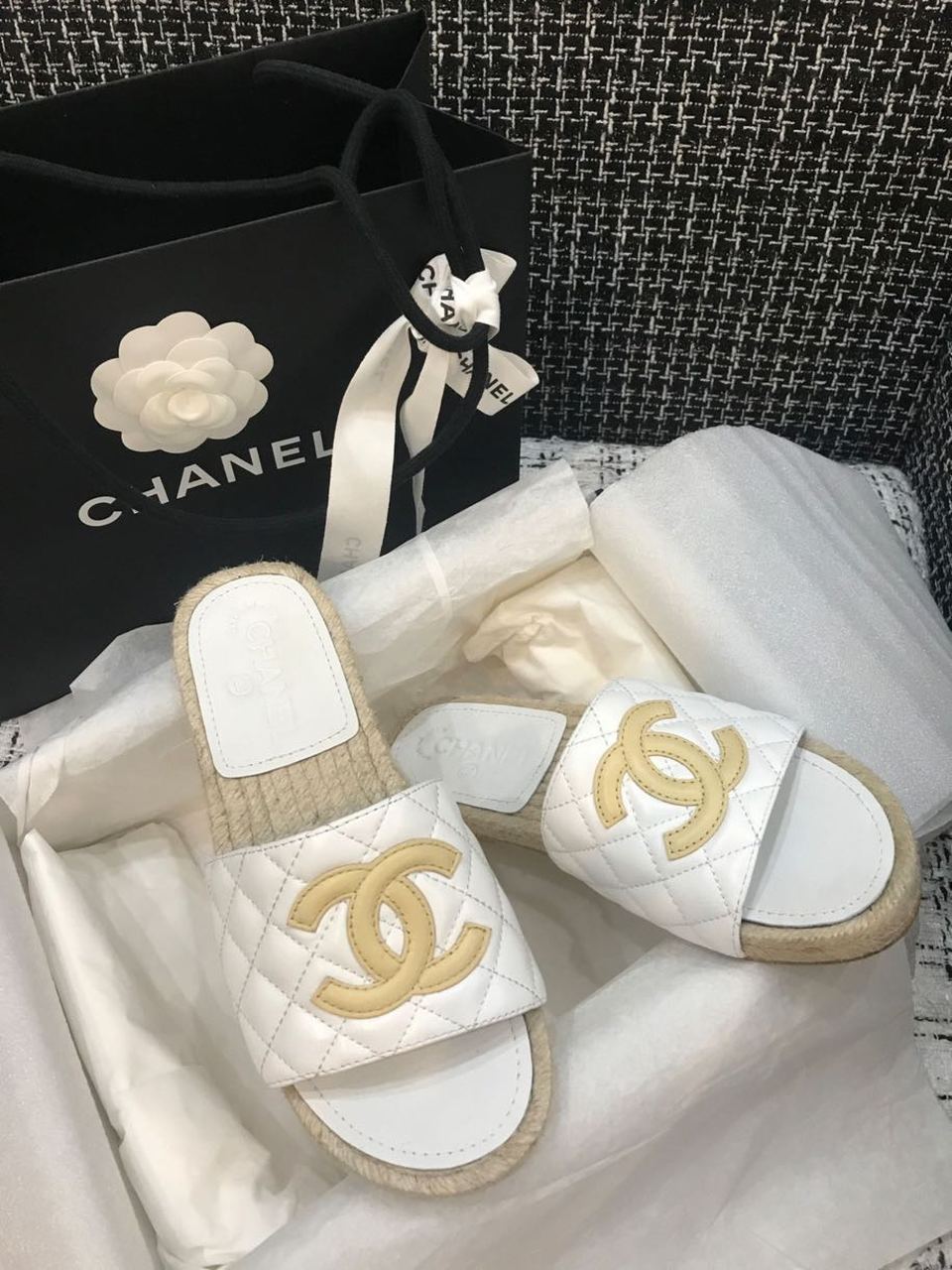 Chanel Quilted CC Logo Espadrille Slippers Calfskin Leather Spring/Summer Collection White/Beige