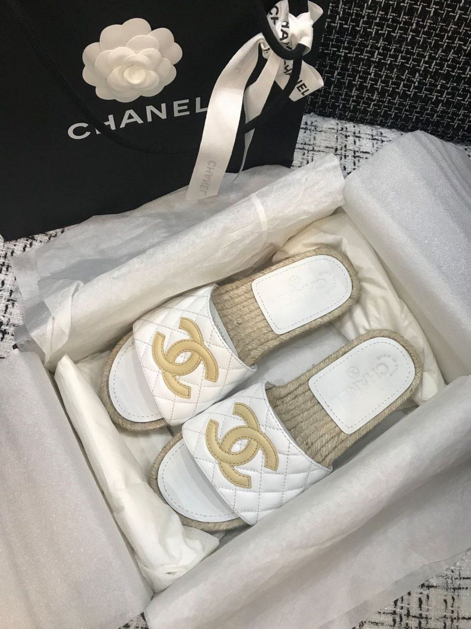 Chanel Quilted CC Logo Espadrille Slippers Calfskin Leather Spring/Summer Collection White/Beige