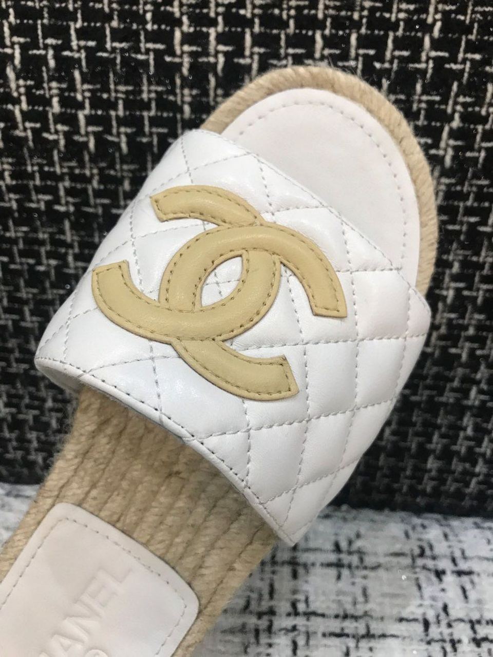 Chanel Quilted CC Logo Espadrille Slippers Calfskin Leather Spring/Summer Collection White/Beige