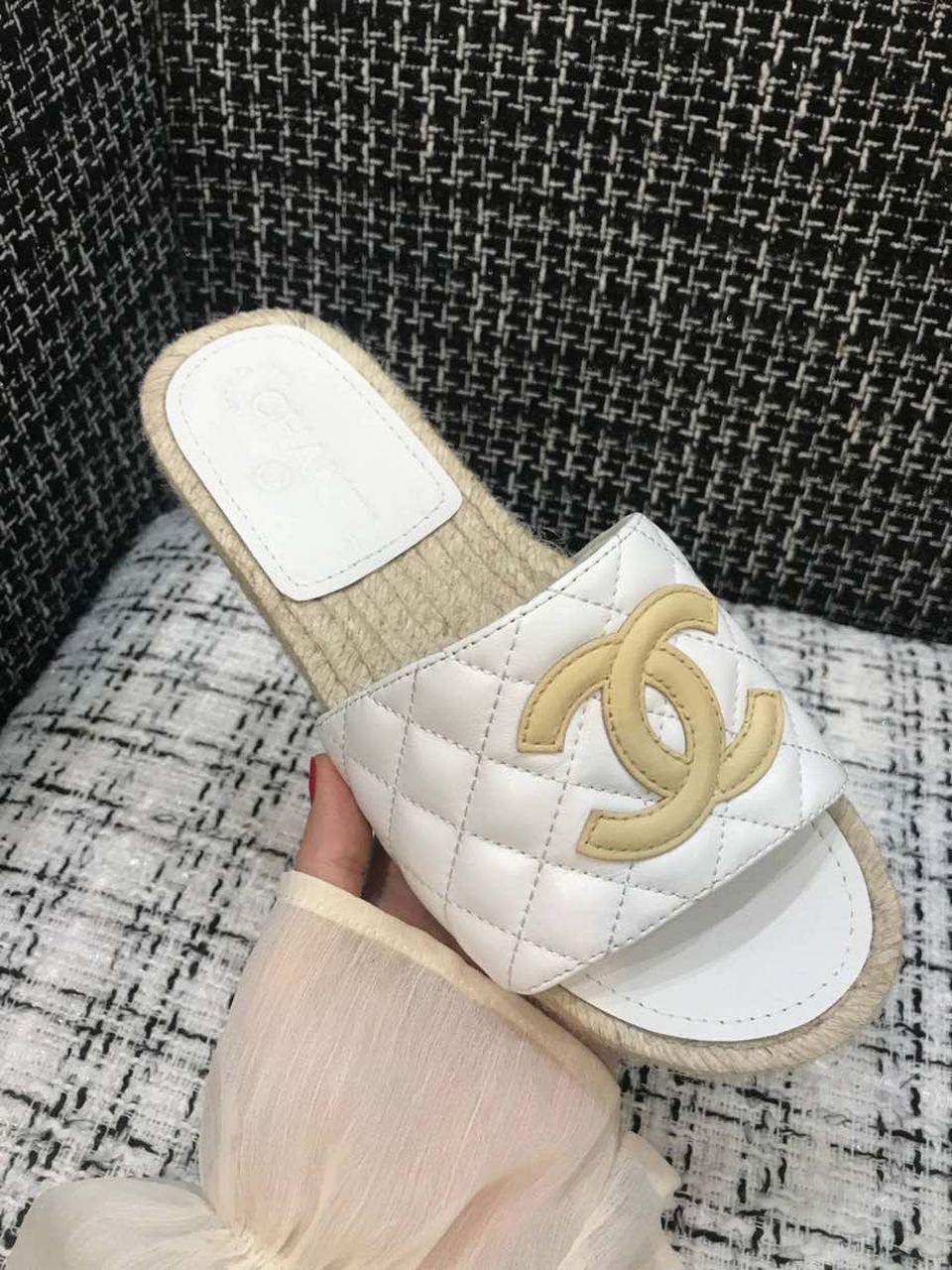 Chanel Quilted CC Logo Espadrille Slippers Calfskin Leather Spring/Summer Collection White/Beige