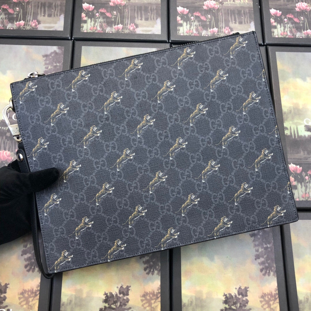 Gucci With Tiger Print Pouch