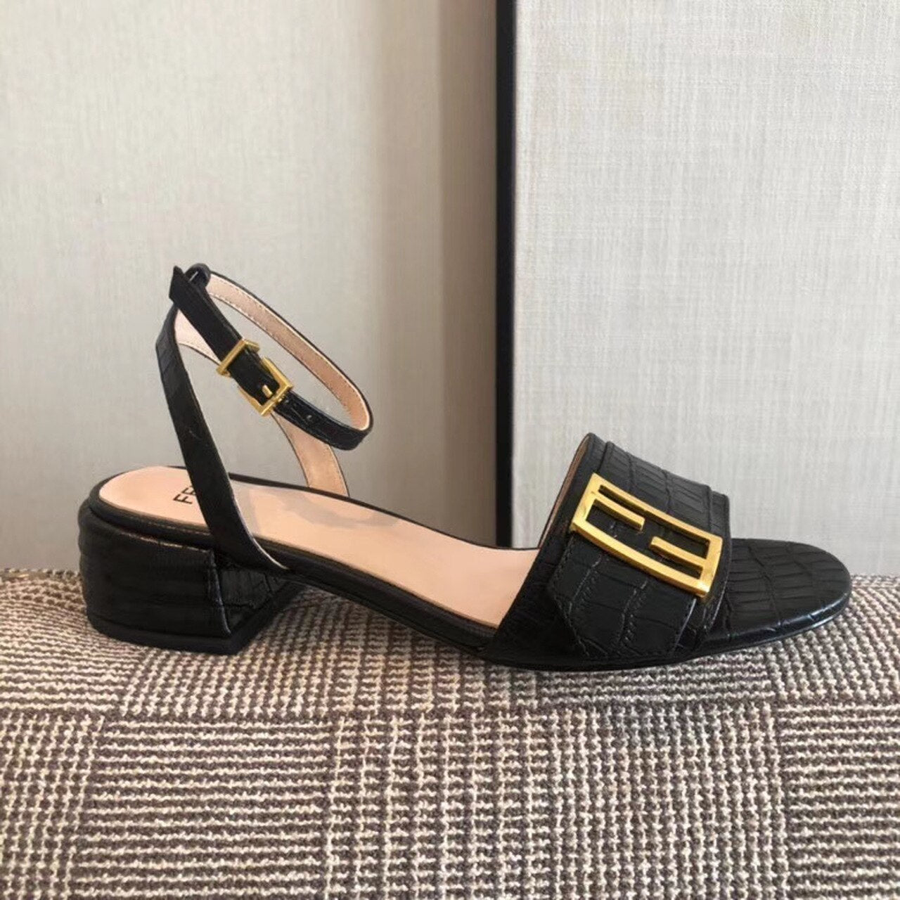 Fendi FF Block Heel Flat Sandals Croc Embossed Calfskin Leather Spring/Summer Collection Black