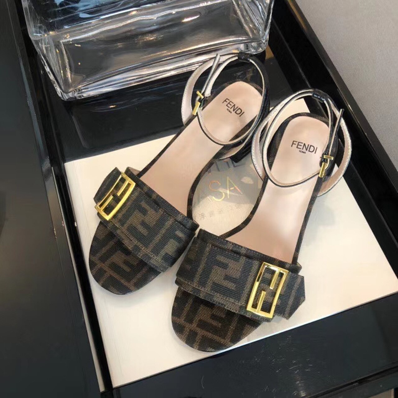 Fendi FF Block Heel Flat Sandals Croc Embossed Calfskin Leather Spring/Summer Collection Brown