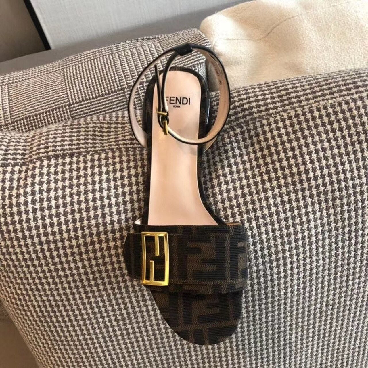 Fendi FF Block Heel Flat Sandals Croc Embossed Calfskin Leather Spring/Summer Collection Brown