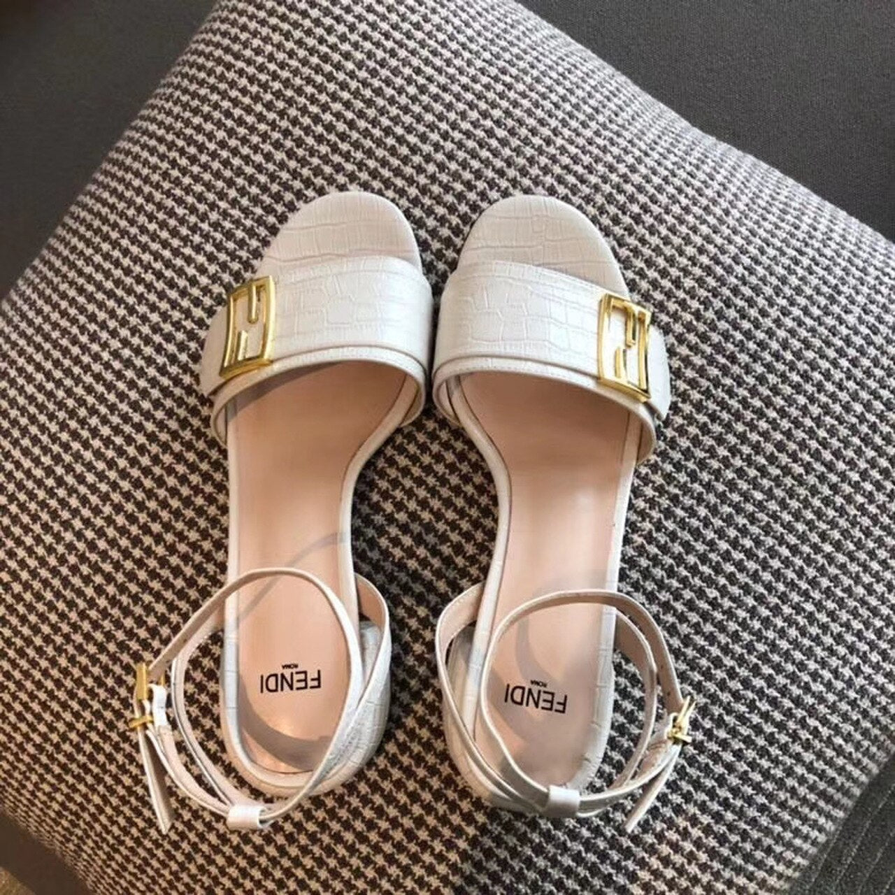 Fendi FF Block Heel Flat Sandals Croc Embossed Calfskin Leather Spring/Summer 2020 Collection, White
