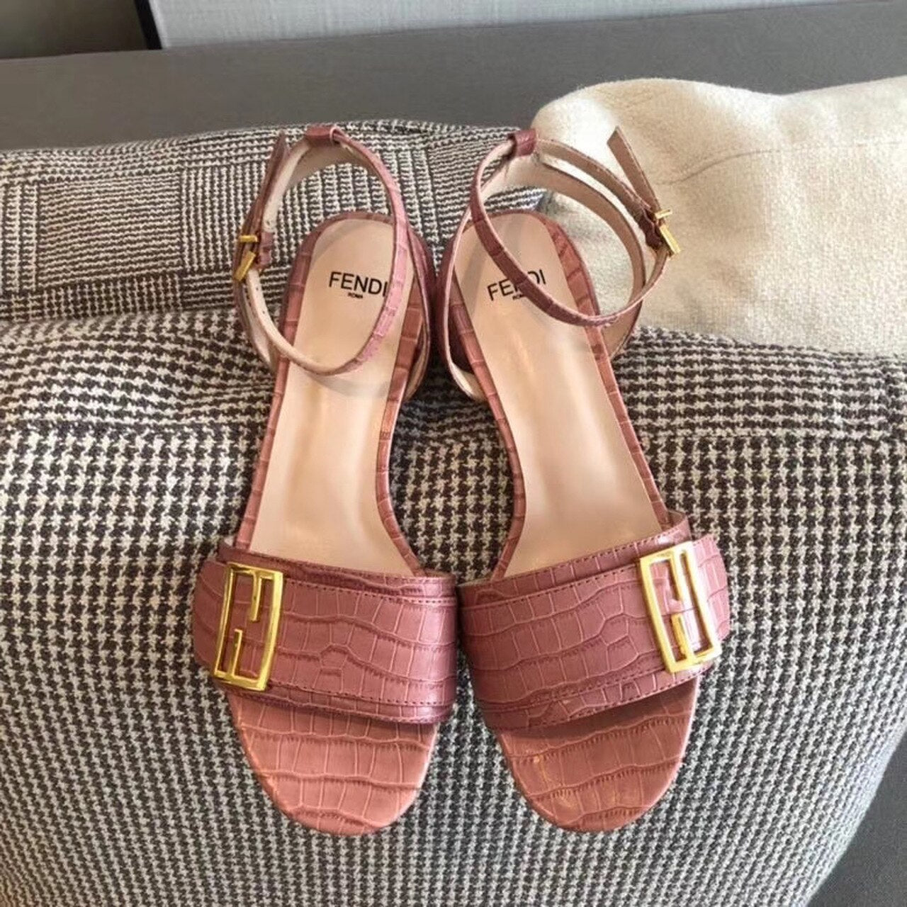 Fendi FF Block Heel Flat Sandals Croc Embossed Calfskin Leather Spring/Summer 2020 Collection, Pink