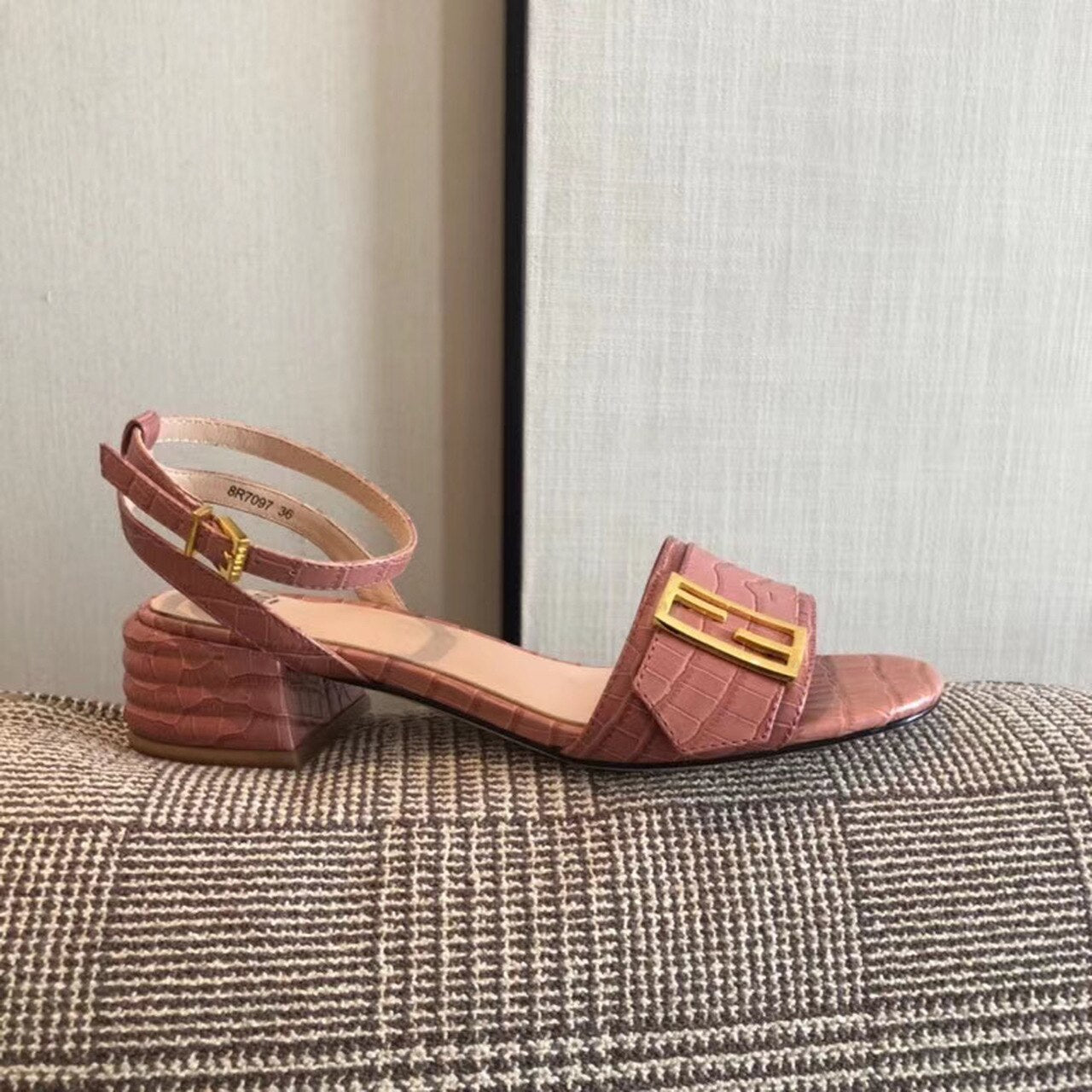 Fendi FF Block Heel Flat Sandals Croc Embossed Calfskin Leather Spring/Summer 2020 Collection, Pink