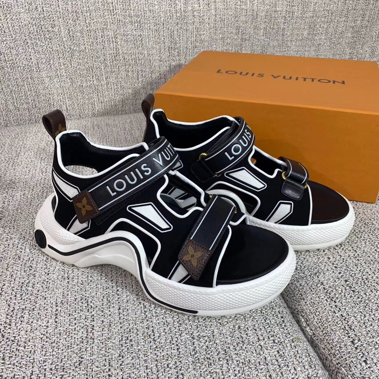 Louis Vuitton Archlight Sandals Calfskin Leather Spring/Summer Collection 1A7U60 Black/White