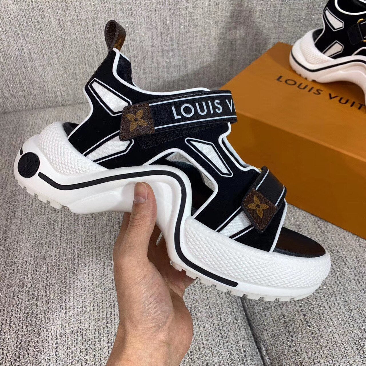 Louis Vuitton Archlight Sandals Calfskin Leather Spring/Summer Collection 1A7U60 Black/White