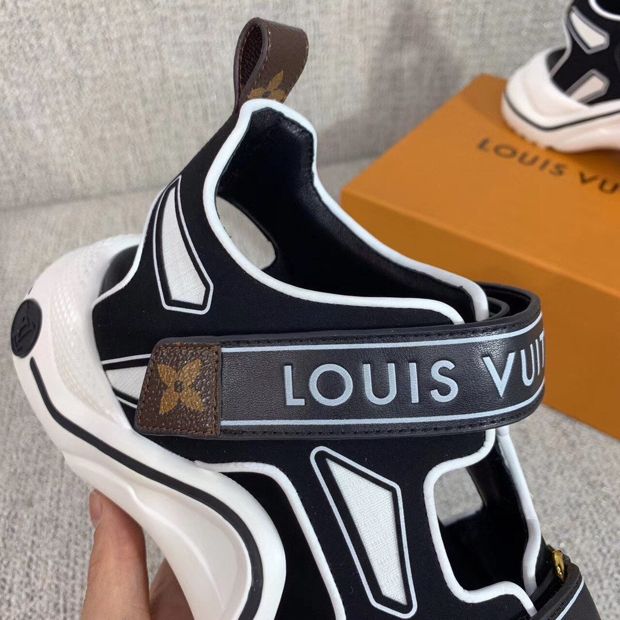 Louis Vuitton Archlight Sandals Calfskin Leather Spring/Summer Collection 1A7U60 Black/White
