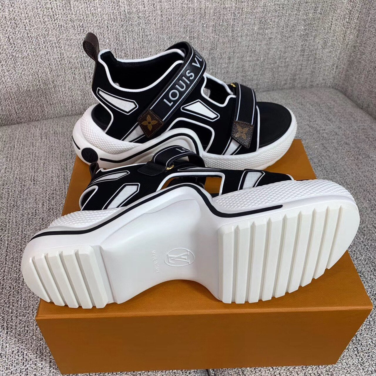 Louis Vuitton Archlight Sandals Calfskin Leather Spring/Summer Collection 1A7U60 Black/White