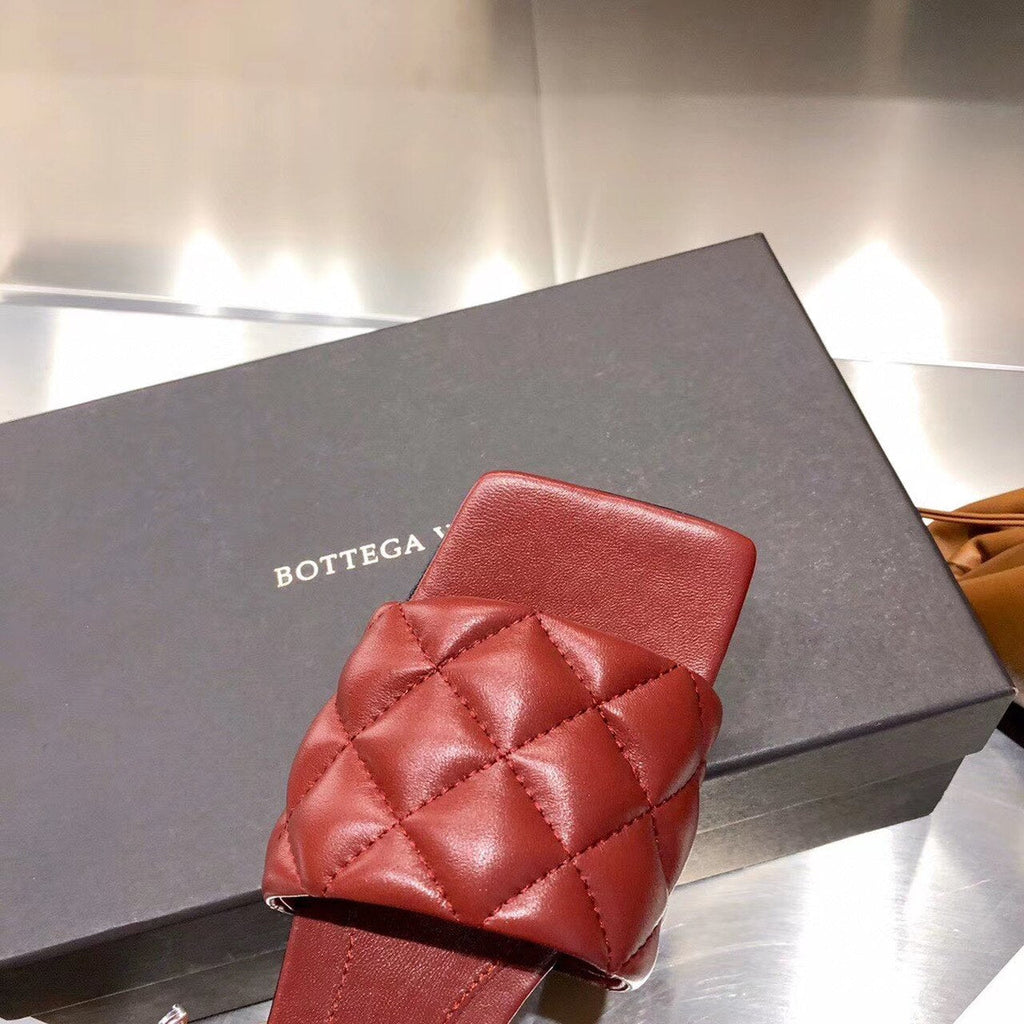 Bottega Veneta Square Toe Padded Sandals Calfskin Leather Spring/Summer 2020 Collection, Burgundy