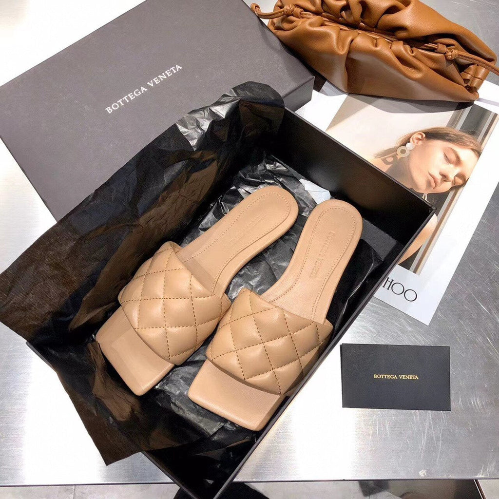 Bottega Veneta Square Toe Padded Sandals Calfskin Leather Spring/Summer Collection, Beige