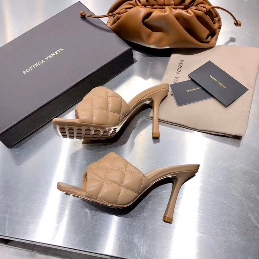 Bottega Veneta Puffy Dream Square Mules Lambskin Leather Spring/Summer 2020 Collection, Beige