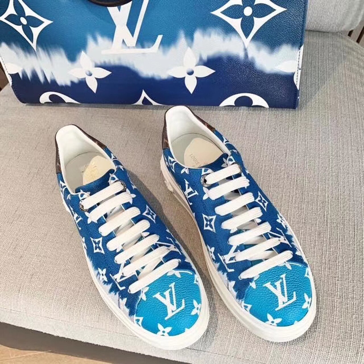 Louis Vuitton Tie Dye Escale Time Out Sneakers Calfskin Leather Spring/Summer Collection 1A7UM7 Blue