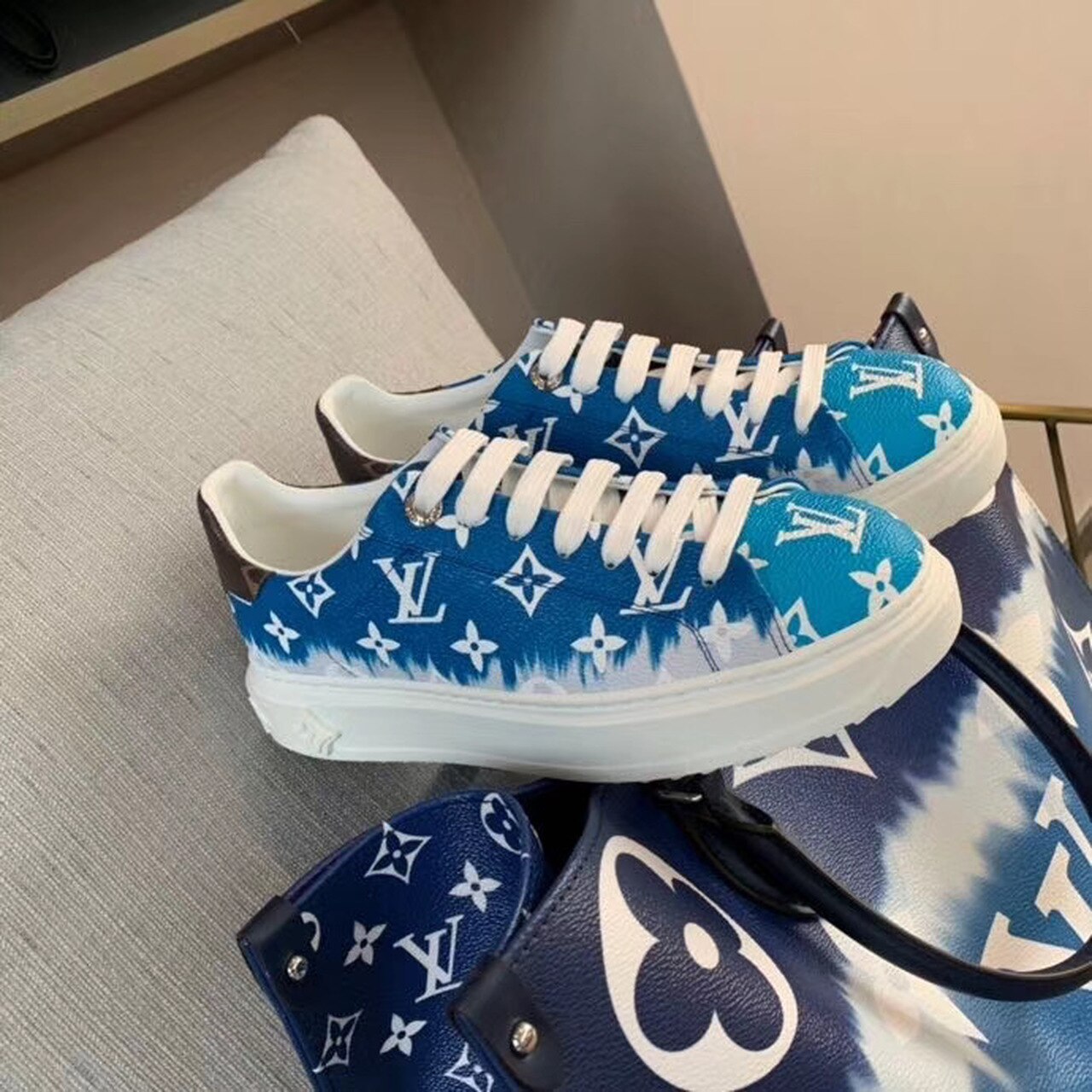 Louis Vuitton Tie Dye Escale Time Out Sneakers Calfskin Leather Spring/Summer Collection 1A7UM7 Blue