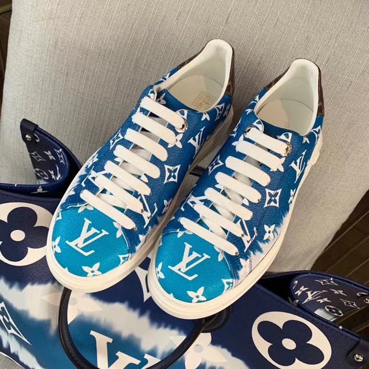 Louis Vuitton Tie Dye Escale Time Out Sneakers Calfskin Leather Spring/Summer Collection 1A7UM7 Blue