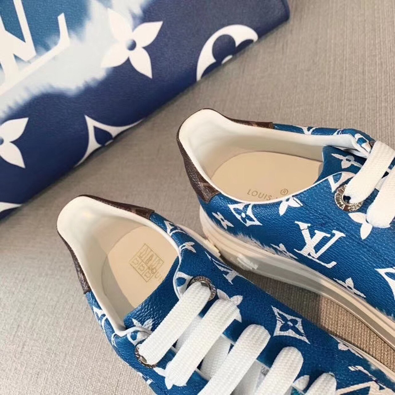 Louis Vuitton Tie Dye Escale Time Out Sneakers Calfskin Leather Spring/Summer Collection 1A7UM7 Blue