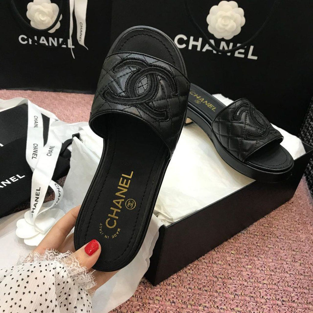 Chanel CC Logo Mule Sandals Calfskin Leather Spring/Summer Act 2 Collection, Black