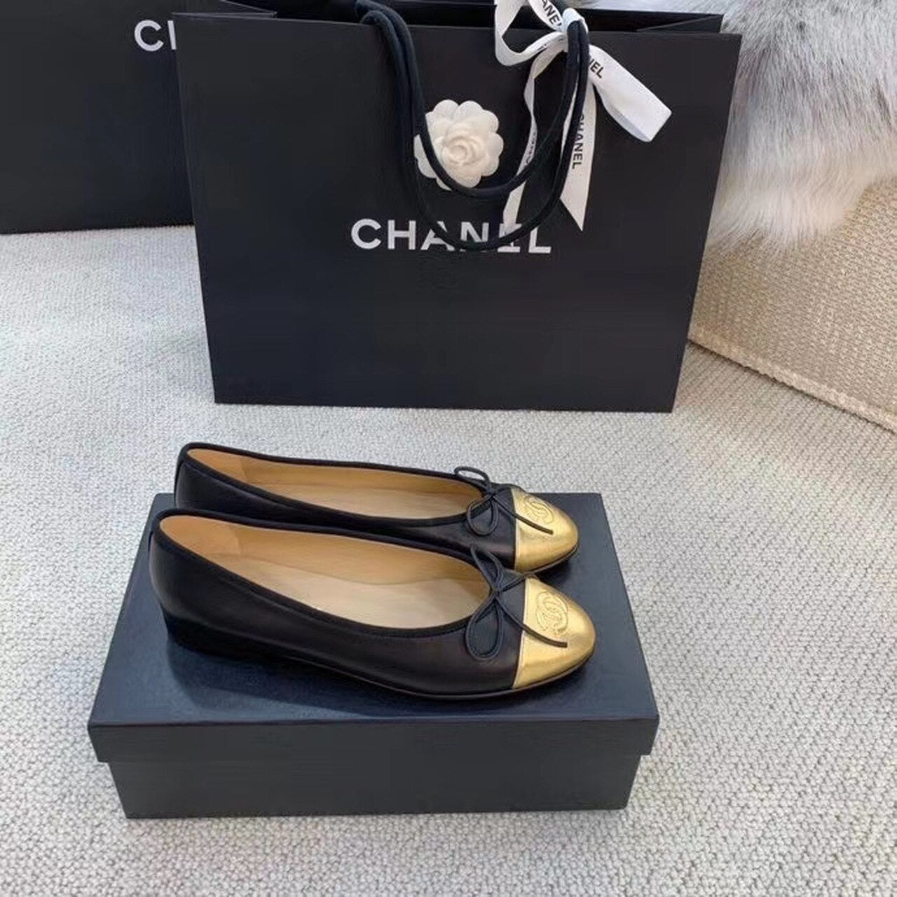 Chanel Ballerina Flats Calfskin Leather Spring/Summer Collection, Black/Gold