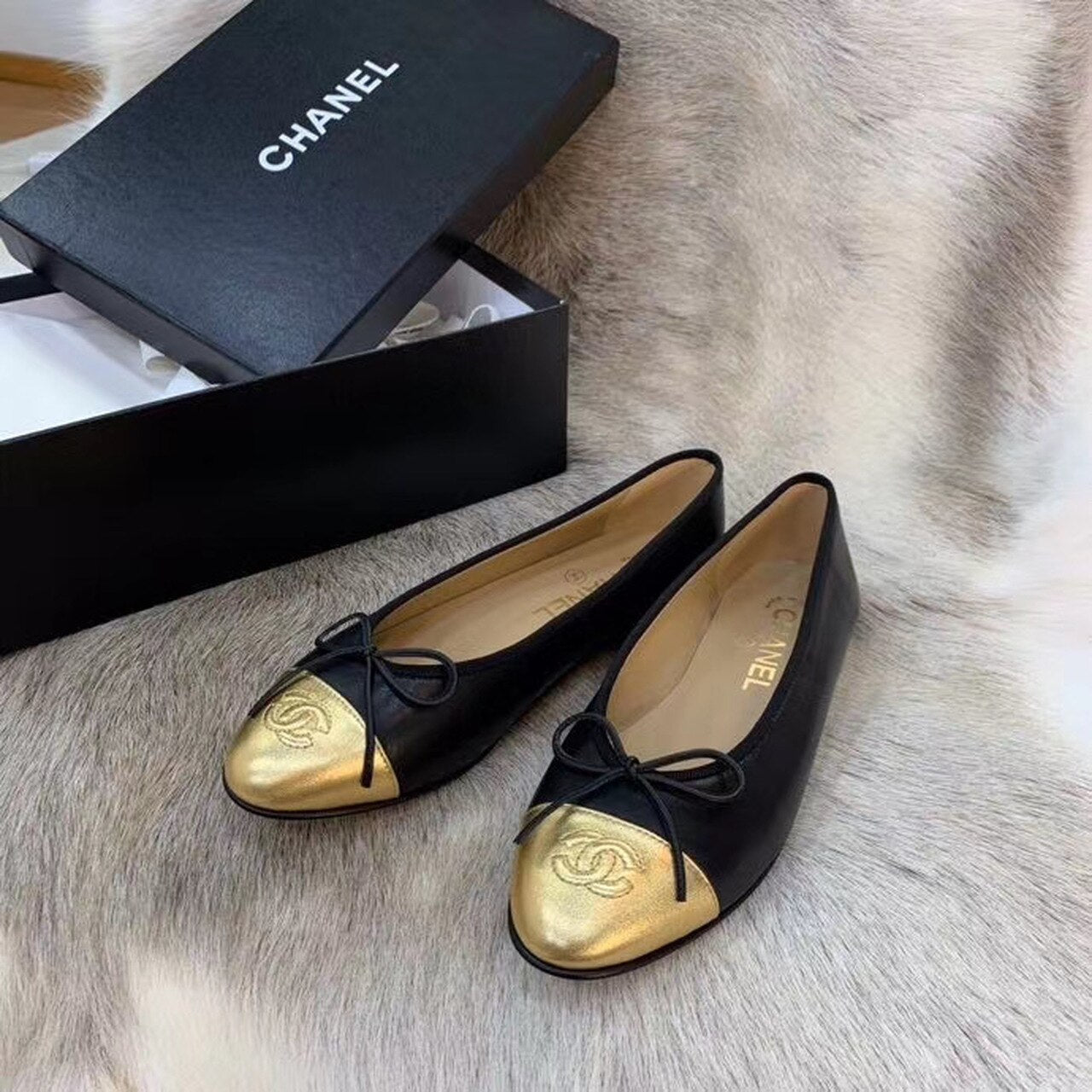 Chanel Ballerina Flats Calfskin Leather Spring/Summer Collection, Black/Gold