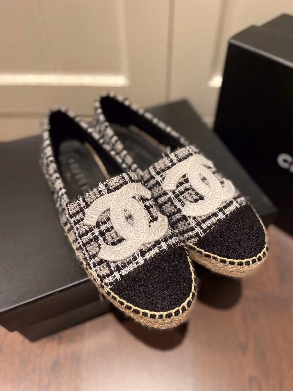Chanel Tweed/Grosgrain Espadrilles Lambskin Leather Spring/Summer Collection White/Black