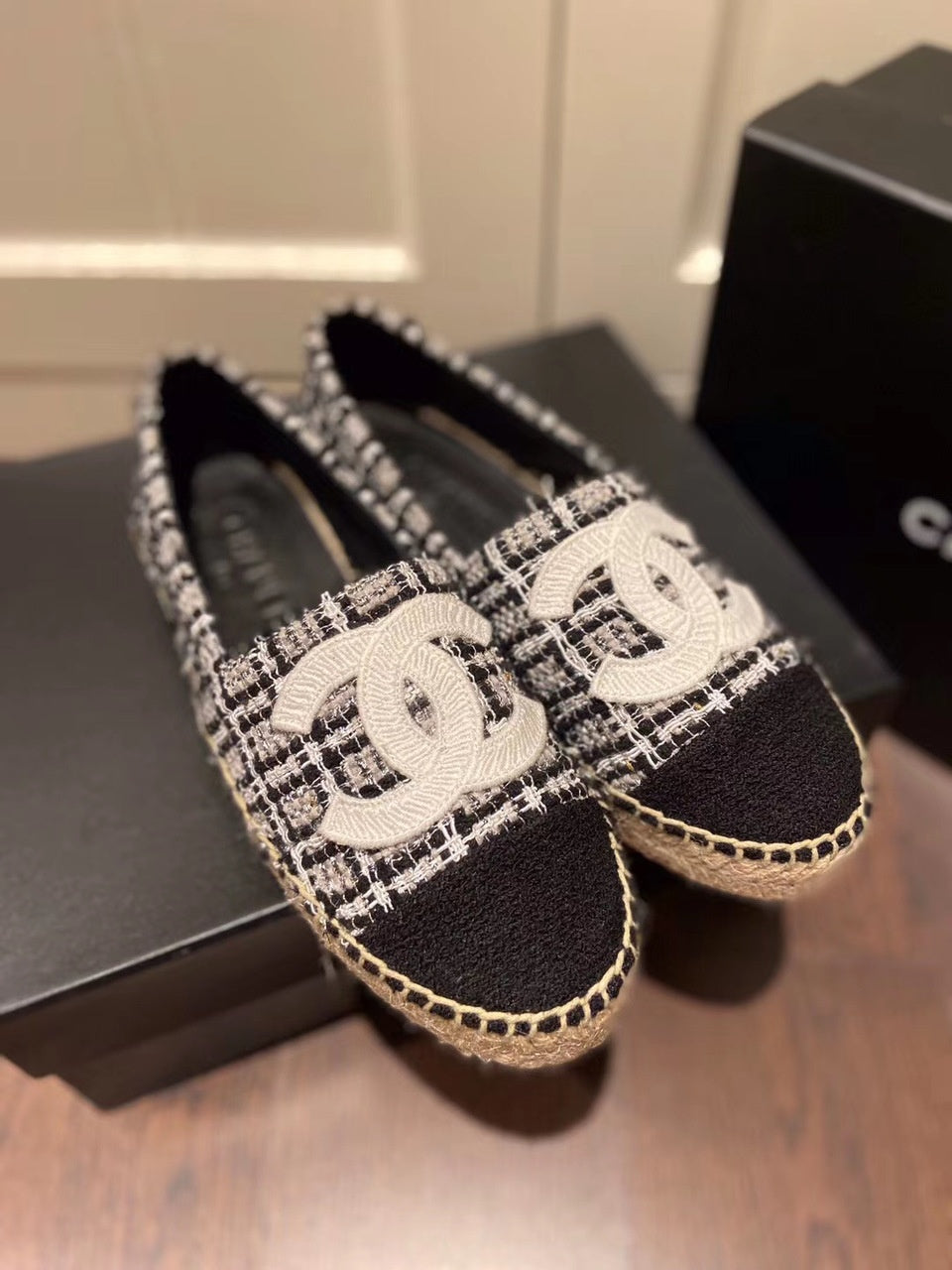 Chanel Tweed/Grosgrain Espadrilles Lambskin Leather Spring/Summer Collection White/Black