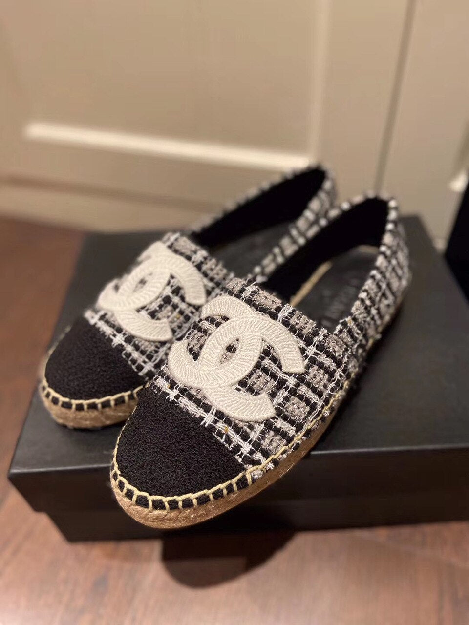 Chanel Tweed/Grosgrain Espadrilles Lambskin Leather Spring/Summer Collection White/Black