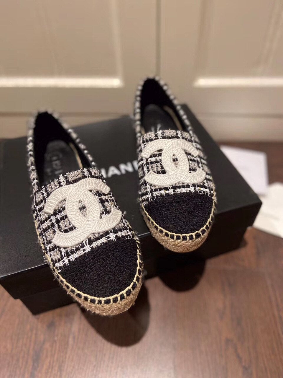 Chanel Tweed/Grosgrain Espadrilles Lambskin Leather Spring/Summer Collection White/Black