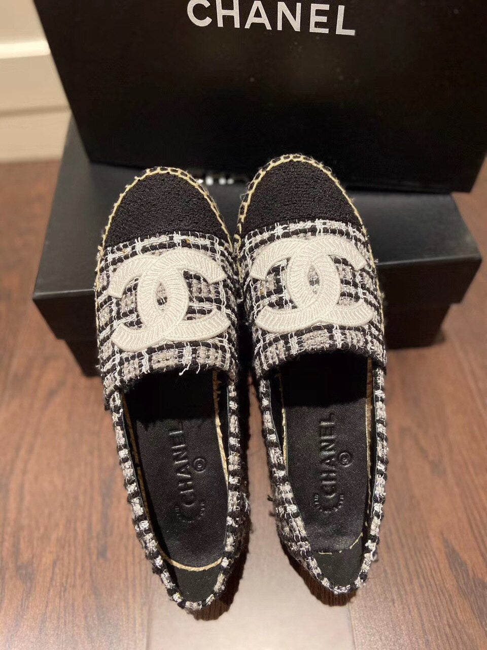 Chanel Tweed/Grosgrain Espadrilles Lambskin Leather Spring/Summer Collection White/Black