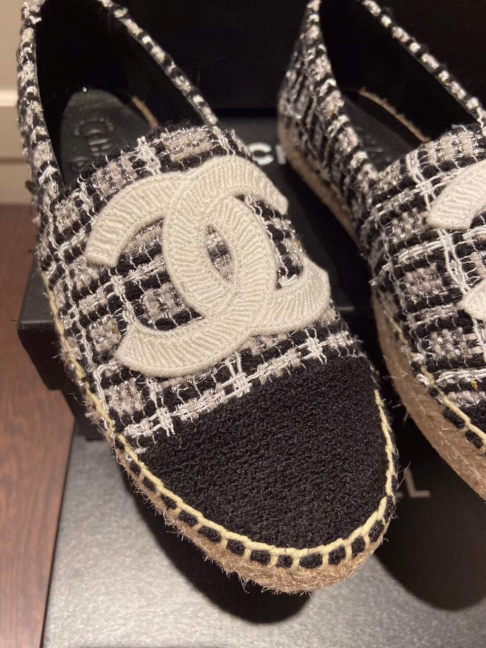 Chanel Tweed/Grosgrain Espadrilles Lambskin Leather Spring/Summer Collection White/Black