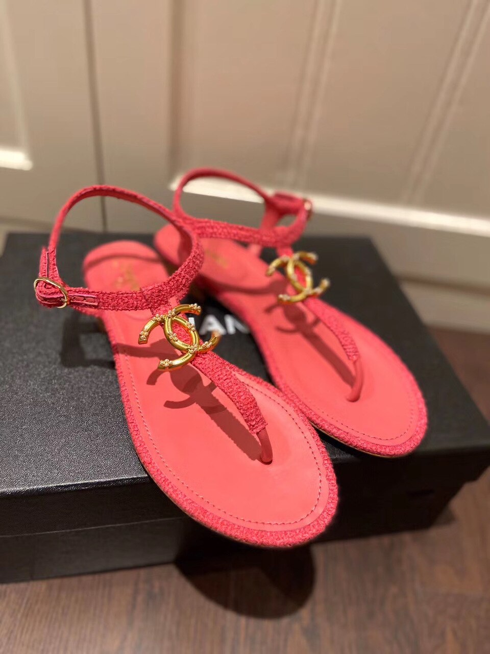 Chanel Pearl CC Logo Thong Sandals Calfskin Leather Spring/Summer Act 2 Collection Red