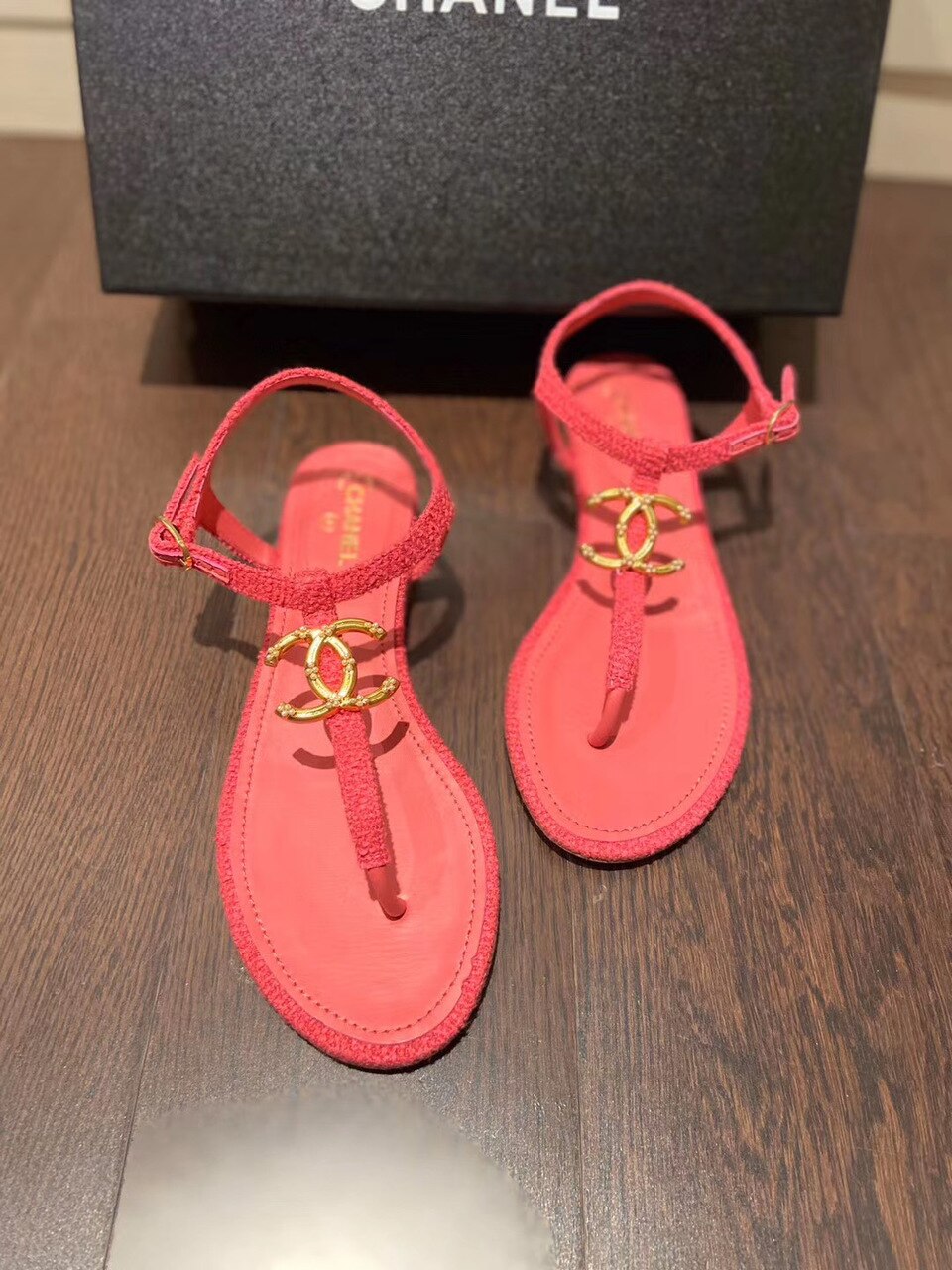 Chanel Pearl CC Logo Thong Sandals Calfskin Leather Spring/Summer Act 2 Collection Red