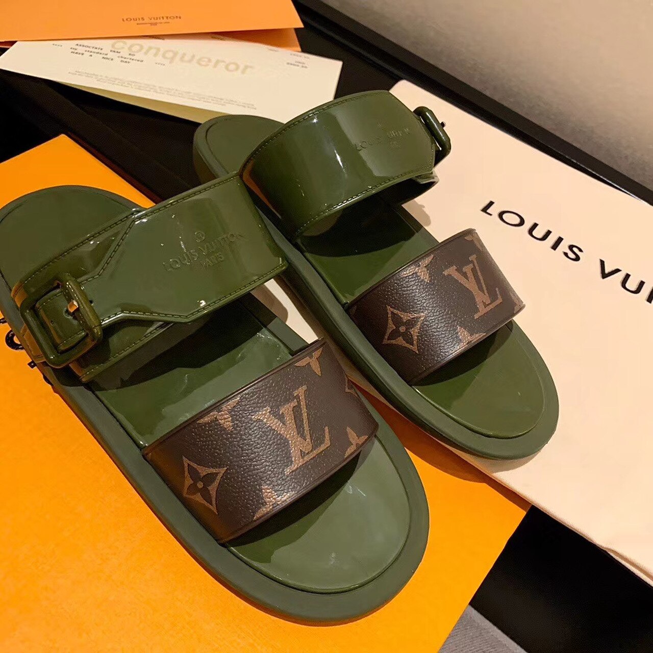 Louis Vuitton Sunbath Flat Mules PVC Spring/Summer Collection 1A66XB, Kaki