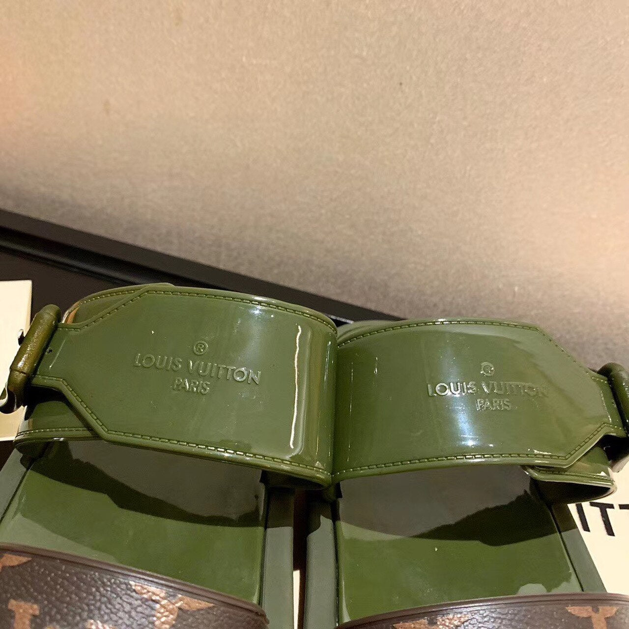 Louis Vuitton Sunbath Flat Mules PVC Spring/Summer Collection 1A66XB, Kaki