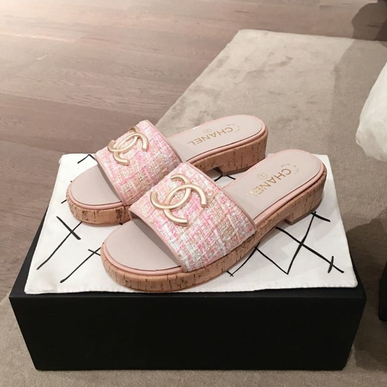 Chanel CC Cork Sandals Tweed/Calfskin Leather Spring/Summer Collection Light Pink