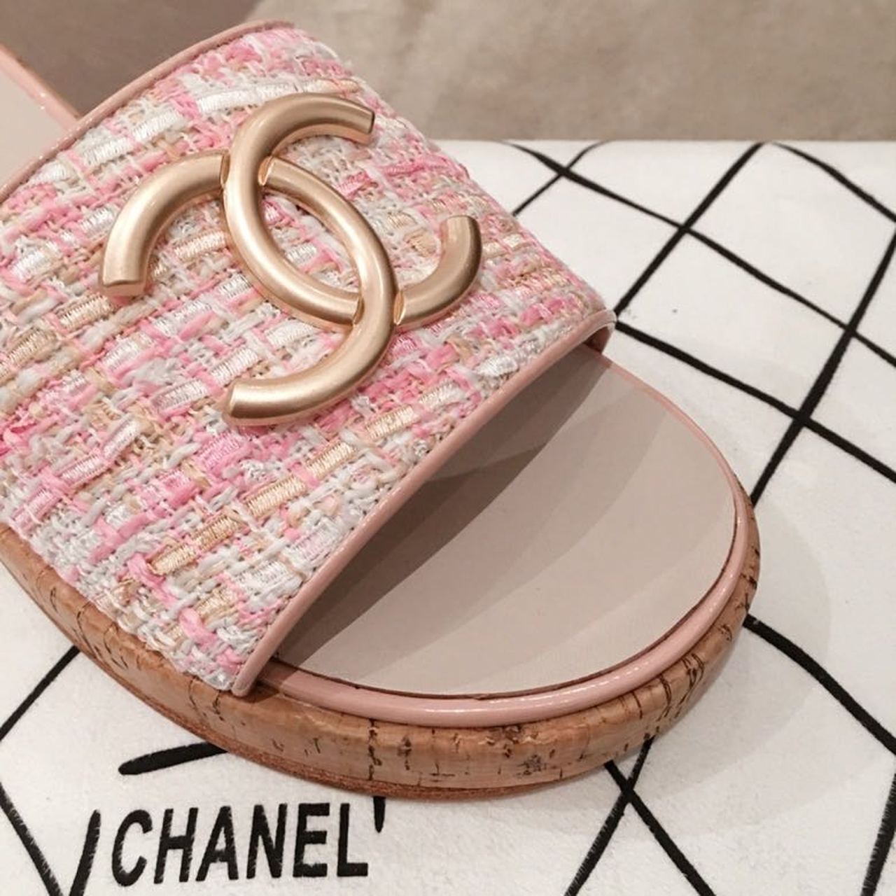 Chanel CC Cork Sandals Tweed/Calfskin Leather Spring/Summer Collection Light Pink