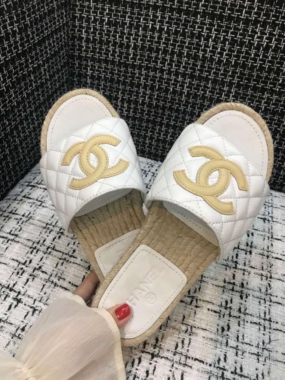 Chanel CC Quilted Espadrille Sandals Calfskin Leather Spring/Summer Collection White/Beige