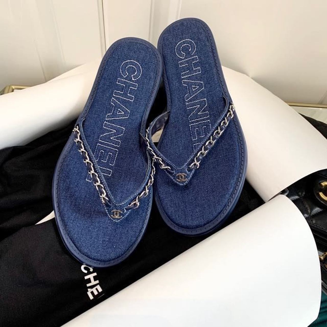Chanel Denim Woven Chain Thong PVC Sandals Spring/Summer Collection Dark Blue