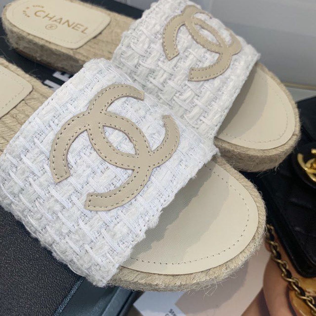 Chanel CC Espadrille Sandals Tweed/Calfskin Leather Spring/Summer Collection White/Beige