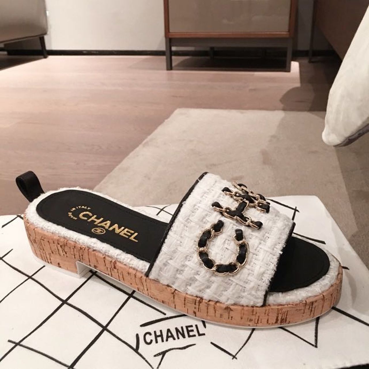 Chanel Woven Chain Cork Mules Sandals Tweed/Calfskin Leather Spring/Summer Collection White/Black