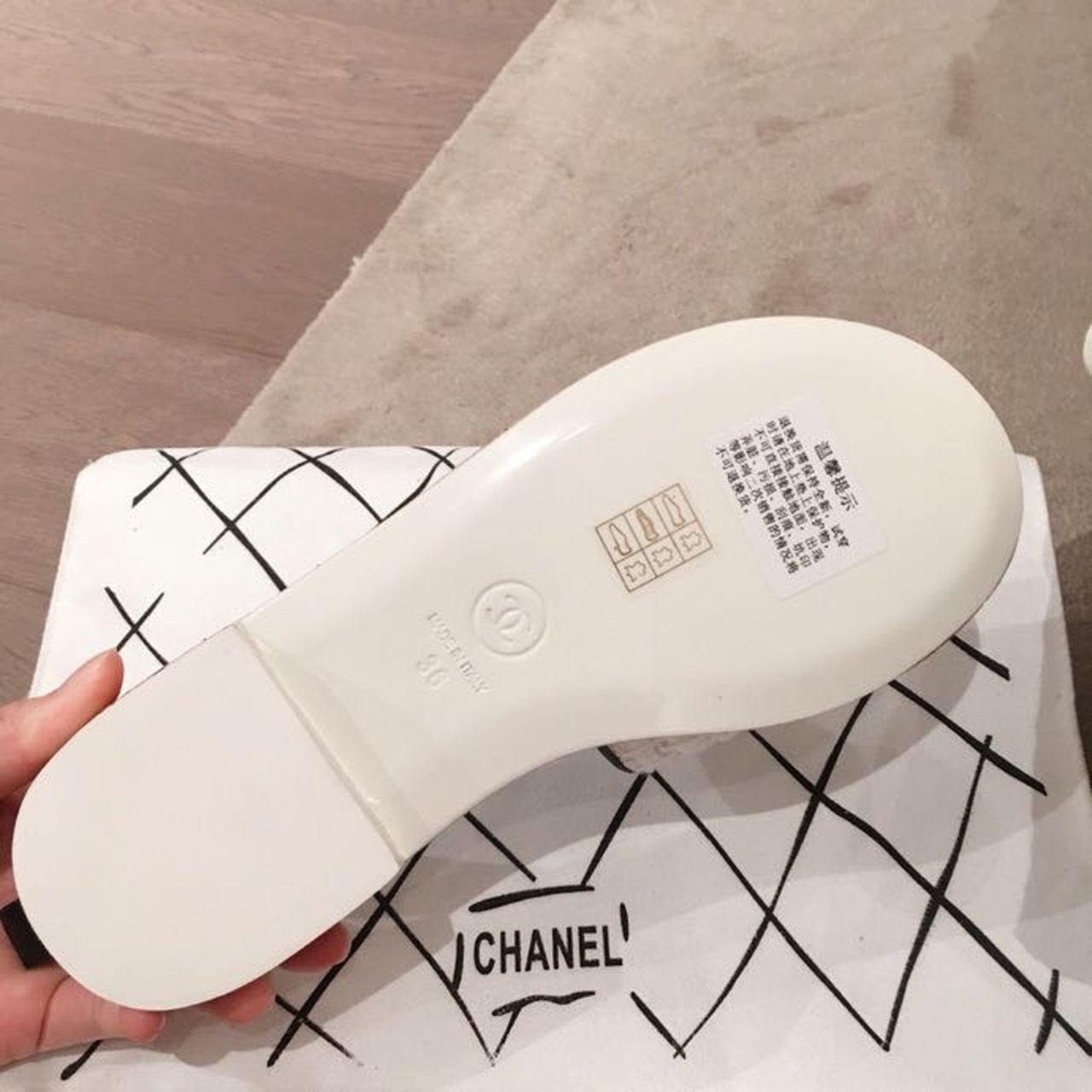 Chanel Woven Chain Cork Mules Sandals Tweed/Calfskin Leather Spring/Summer Collection White/Black
