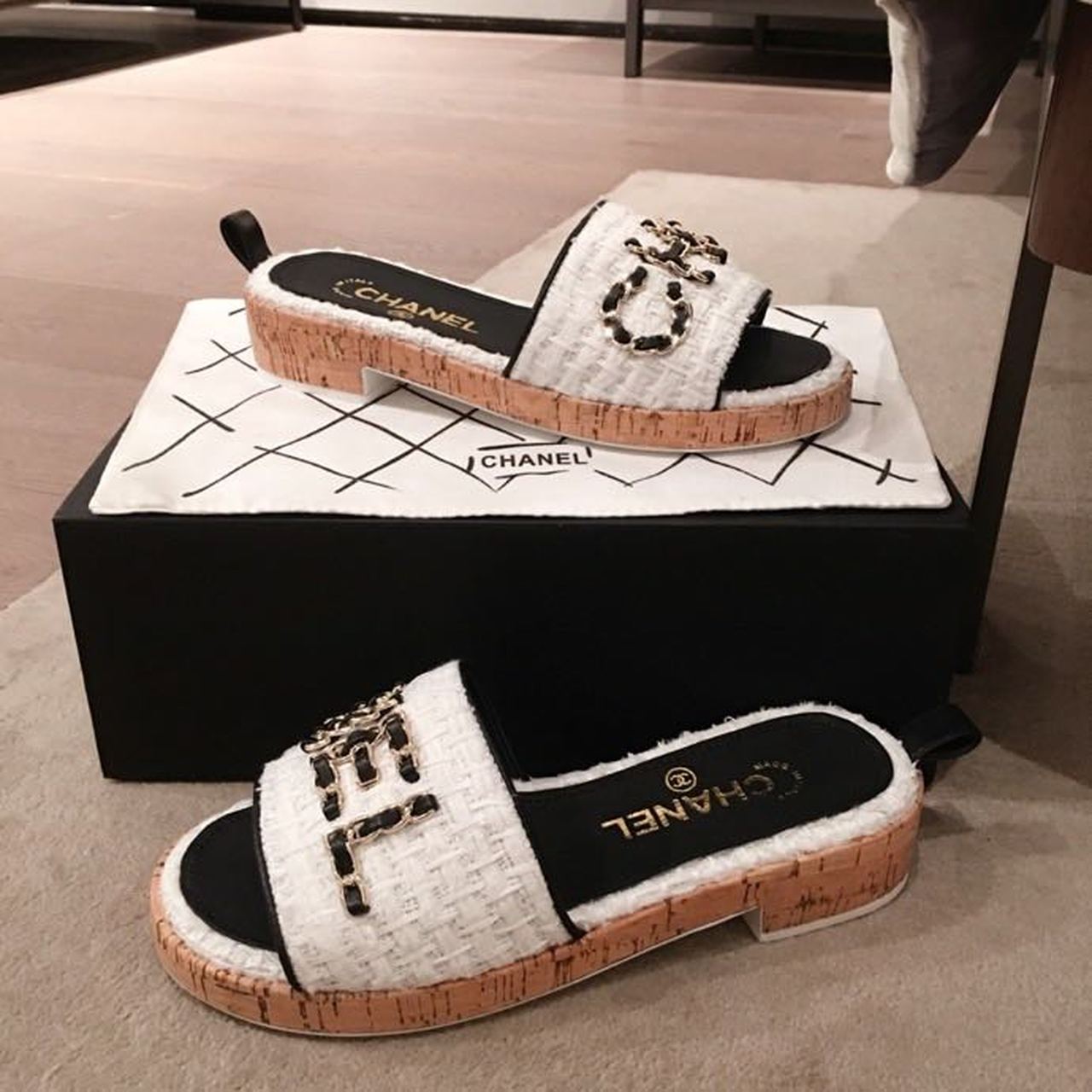 Chanel Woven Chain Cork Mules Sandals Tweed/Calfskin Leather Spring/Summer Collection White/Black